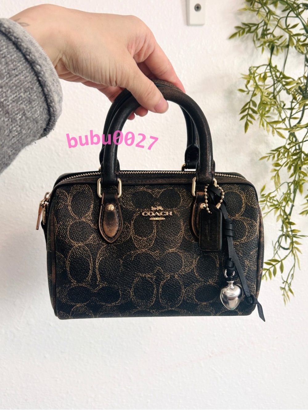 NWT🩶Coach Mini Rowan Crossbody Bag
In Loved Signature Canvas With Charms CDY29